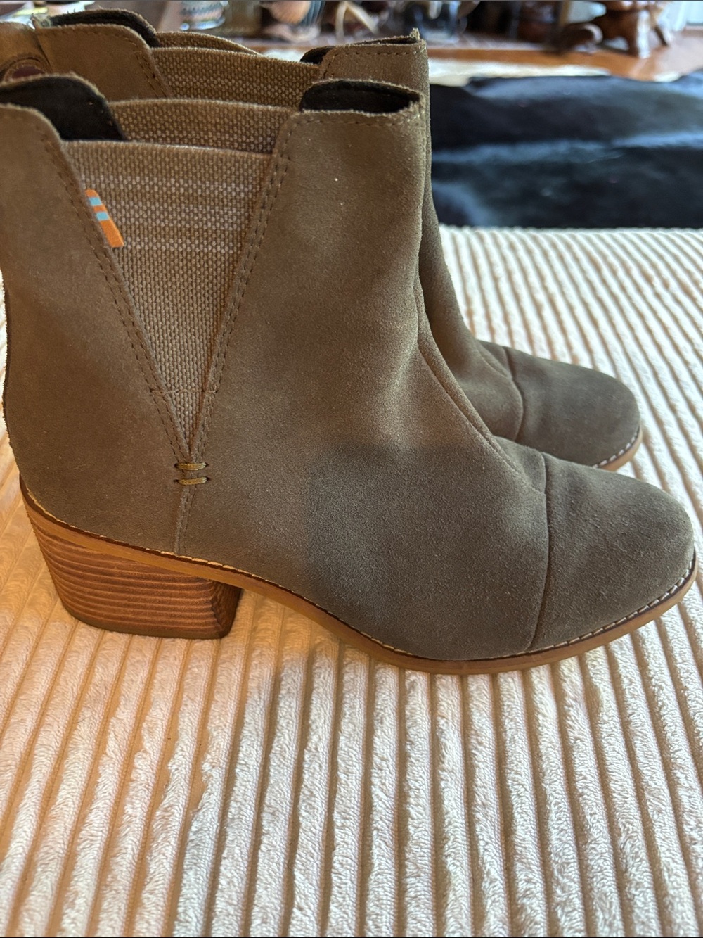 Toms suede bootie - Picture 2 of 8